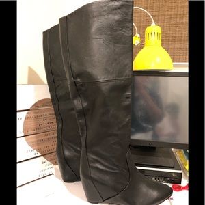 Good used condition. Report Waldron Boots.